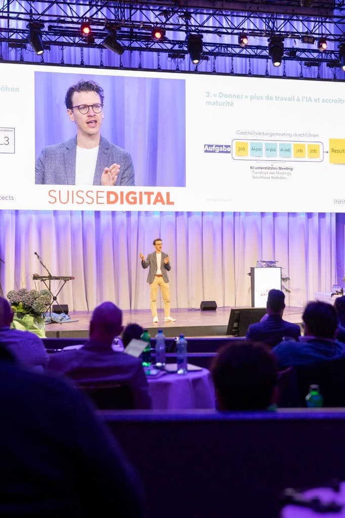 Sandro Felder auf der Bühne am Suisse Digital Day